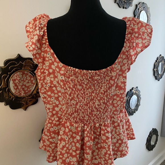 Sweet Rain peplum crop top, floral print design. - Picture 3 of 4